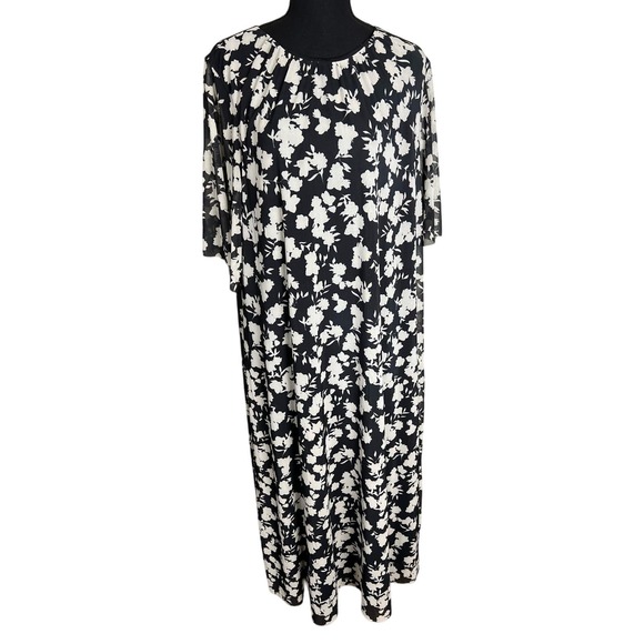 Girl With Curves Petite Mesh Flutter Sleeve Maxi Dress Black Floral NWOT Size LP - Picture 2 of 8
